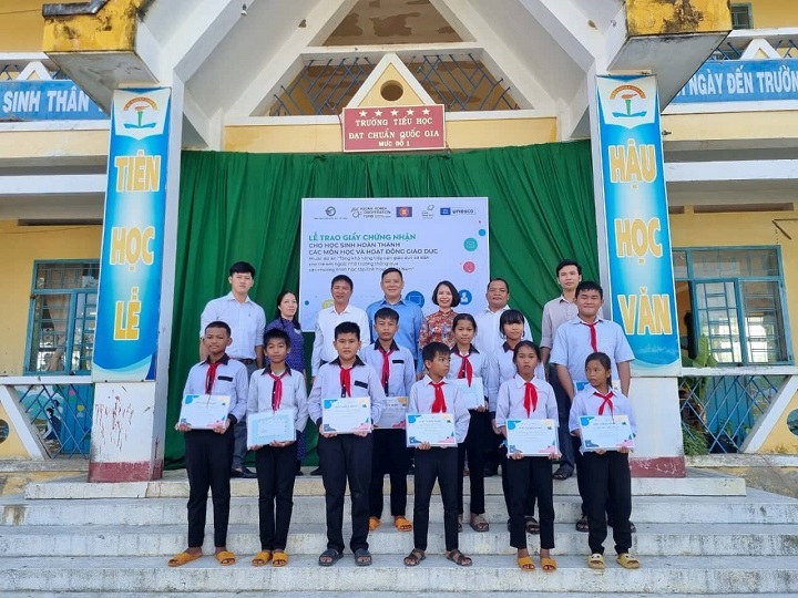 Lễ trao chứng nhận cho học sinh hoàn thành các chương trình học tập linh hoạt tại tỉnh Ninh Thuận